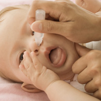 Khi trẻ bị chảy nước mũi, bạn cần xác định nguyên nhân gây ra tình trạng đó. (Ảnh minh họa).