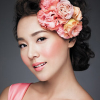 Trang điểm nhẹ nhàng sẽ tôn lên vẻ tươi trẻ cho các bạn gái.