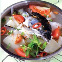 Món lẩu cá hồi khá đơn giản. (Ảnh minh họa)