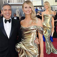 George Clooney quấn quýt Stacy Keibler trên thảm đỏ Oscar