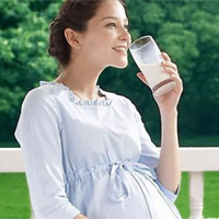 Cha mẹ có làn da hơi đen khi mang thai nên ăn nhiều thực phẩm chứa Vitamin C. (ảnh minh họa)