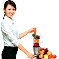 Máy xay sinh tố giúp ích rất nhiều cho bà bội trợ (ảnh minh họa)
