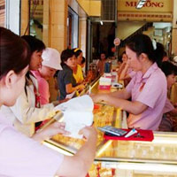 Các tiệm vàng thu đổi kim cương nhân tạo như trang sức vàng (Ảnh minh hoạ)