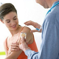 Tiêm thuốc tránh thai cũng là biện pháp tốt. (Ảnh minh họa)