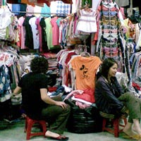 Hàng thùng được bày bán ở nhiều chợ (Ảnh minh hoạ)