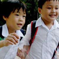 Vào lớp 1 là bước ngoặt quan trọng của trẻ. (Ảnh minh họa).