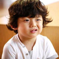 Bệnh nháy mắt nhiều (cả 2 mắt) thường gặp ở trẻ dưới 16 tuổi ( Ảnh: google image)