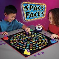 Chơi game đúng cách có thể giúp trẻ thông minh hơn. (Ảnh minh họa).