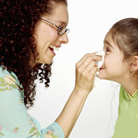 Không được chủ quan với bệnh chảy máu cam ở trẻ nhỏ. (Ảnh minh họa)
