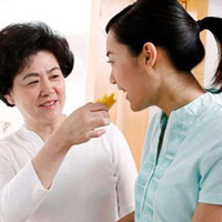 Mẹ chồng nàng dâu, mối quan hệ phức tạp (ảnh minh họa)