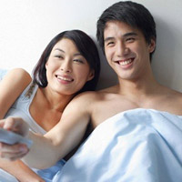 Đừng "yêu" khi xem tivi (Ảnh minh họa)