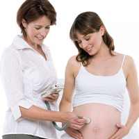 Có nhiều yếu tố ảnh hưởng đến cân nặng thai nhi. (ảnh minh họa)