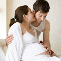 Đừng quên dùng những lời có cánh khen vợ lúc mang bầu. (ảnh minh họa)