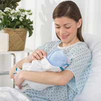 Sau sinh, sản phụ cần ăn uống đủ dưỡng chất. (ảnh minh họa)