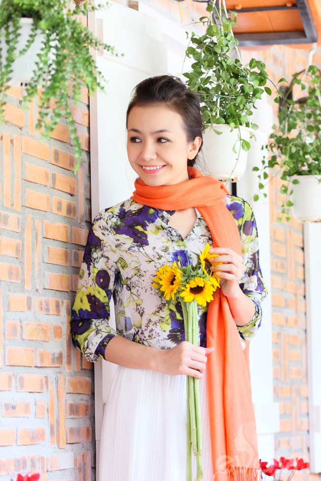 Chuyện tình cảm của Ái Châu và Huỳnh Đông đã bắt đầu khá lâu nhưng gần đây họ mới quyết định công khai tình cảm tại Bước Nhảy hoàn Vũ 2011.

