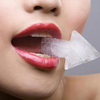 Tránh viêm họng khi uống đồ lạnh (ảnh minh họa)