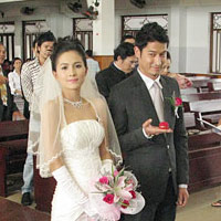 Huy Khánh trong một cảnh quay
