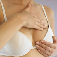 Massage ngực chữa tắc tia sữa hiệu quả. (Ảnh minh họa).