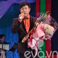 Quang Lê làm thỏa lòng khán giả mến mộ trong đêm diễn