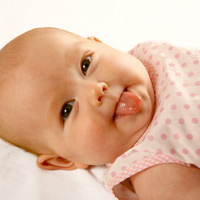 1 - 6 tháng bé làm được nhiều 'trò' cha mẹ không ngờ. (Ảnh minh họa).