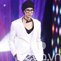 Kim Dung cực cá tính trong bộ trang phục tomboy