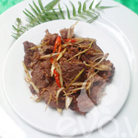 Nai xảo sả ớt ăn ngay khi nóng nhé.