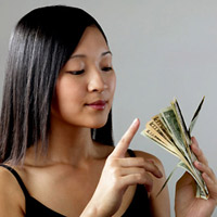 Nghỉ hè, nhiều sinh viên làm thêm bằng chuyện 'cặp bồ' (ảnh minh họa)