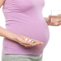 Bà bầu tuyệt đối không nên sử dụng thuốc aspirin. (Ảnh minh họa)