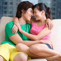 Gợi mở khéo về "chuyện ấy" có thể khiến nàng hưng phấn(Ảnh minh họa)