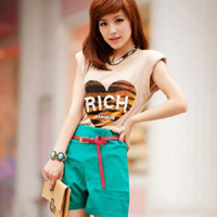 Thắt lưng nhỏ đang là hot trend trong mùa hè này.