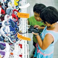 Tìm đâu ra dép trẻ em Việt Nam (Ảnh minh họa)