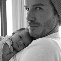 Con gái Beckham lại "show" ảnh