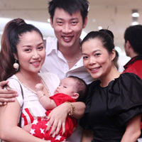 Vợ chồng Ốc Thanh Vân cùng quý tử và Mỹ Lệ