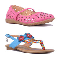 SmartFeet sử dụng chất liệu mềm mại, an toàn cho bé cùng các thiết kế thời trang hấp dẫn