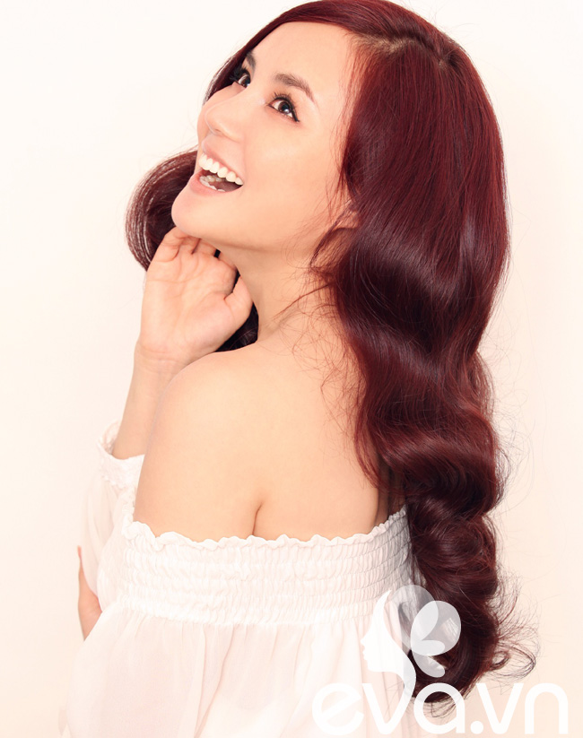 Vy Oanh luôn thu hút với nụ cười rạng rỡ, tươi tắn.