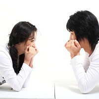 Nên đối diện với nỗi đau sau chia tay (Ảnh minh họa)