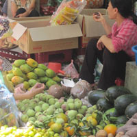 Trái cây nội tràn các chợ dân sinh