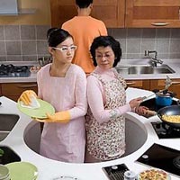 Dẫn ai về ra mắt mẹ cũng chê (ảnh minh họa)