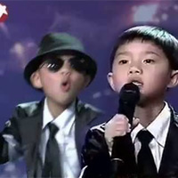 Cậu bé Pan Chenghao 'nhái' điệu nhảy của Michael Jackson