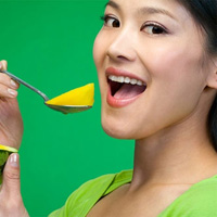 Ăn dưa hấu giúp giảm bớt cơn thèm ăn đồ ngọt. (ảnh minh họa)
