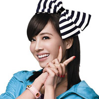 Mỹ phẩm sẽ giúp những đường nét trên gương mặt được rõ nét, xinh đẹp hơn.
