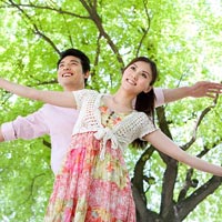 Lãng mạn là tốt nhưng có nên thái quá? (Ảnh minh họa)