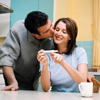 Bổ sung axit folic rất tốt trước và trong khi mang thai. (Ảnh minh họa)