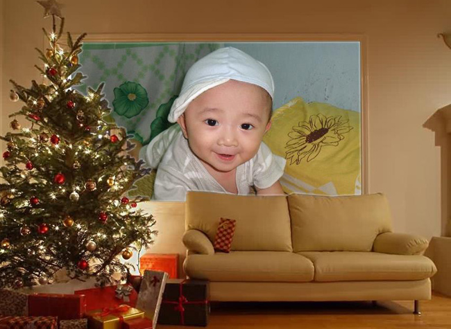 Cậu bé trông hiền khô dễ thương này mang họ Bùi, tên Gia Khiêm.