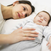 Hậu sản có thể xảy ra bất cứ lúc nào trong năm đầu tiên sinh em bé. (Ảnh minh họa)