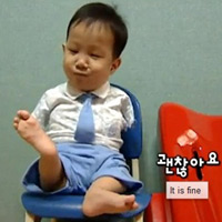 Cậu bé không tay 'rúng động' cư dân mạng.