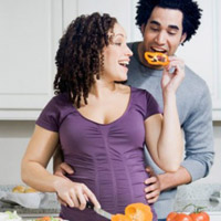 Bà bầu nên cẩn trọng với đồ sống. (Ảnh minh họa)