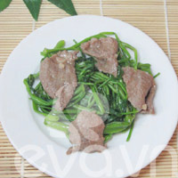 Thịt trâu xào rau muống