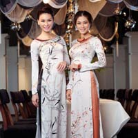 “Dáng hoa” - một nét chấm phá mới về nét đẹp của tà áo dài truyền thống