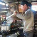 Tin tức - Thầy vào bếp lo bữa ăn cho trò